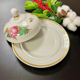 Масленка с невысокими бортами Сумский ФЗ 1974-84гг. Фарфор с цветочной деколью, позолотой. Картинка 3